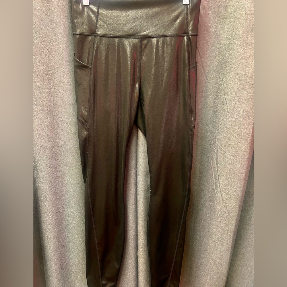 Shiny black leggings from Fabletics